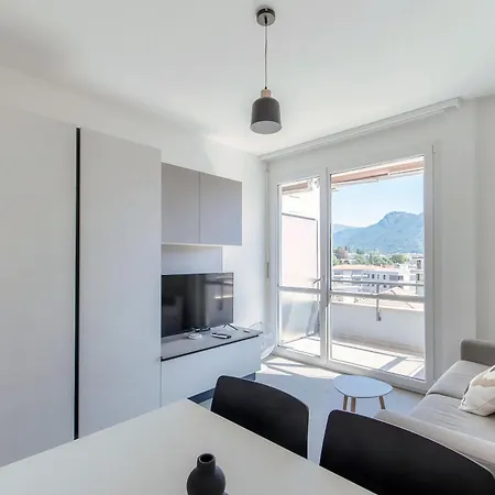 Besso 31 By Quokka 360 - Flat 10 Minutes From The Railway Station Apartment *